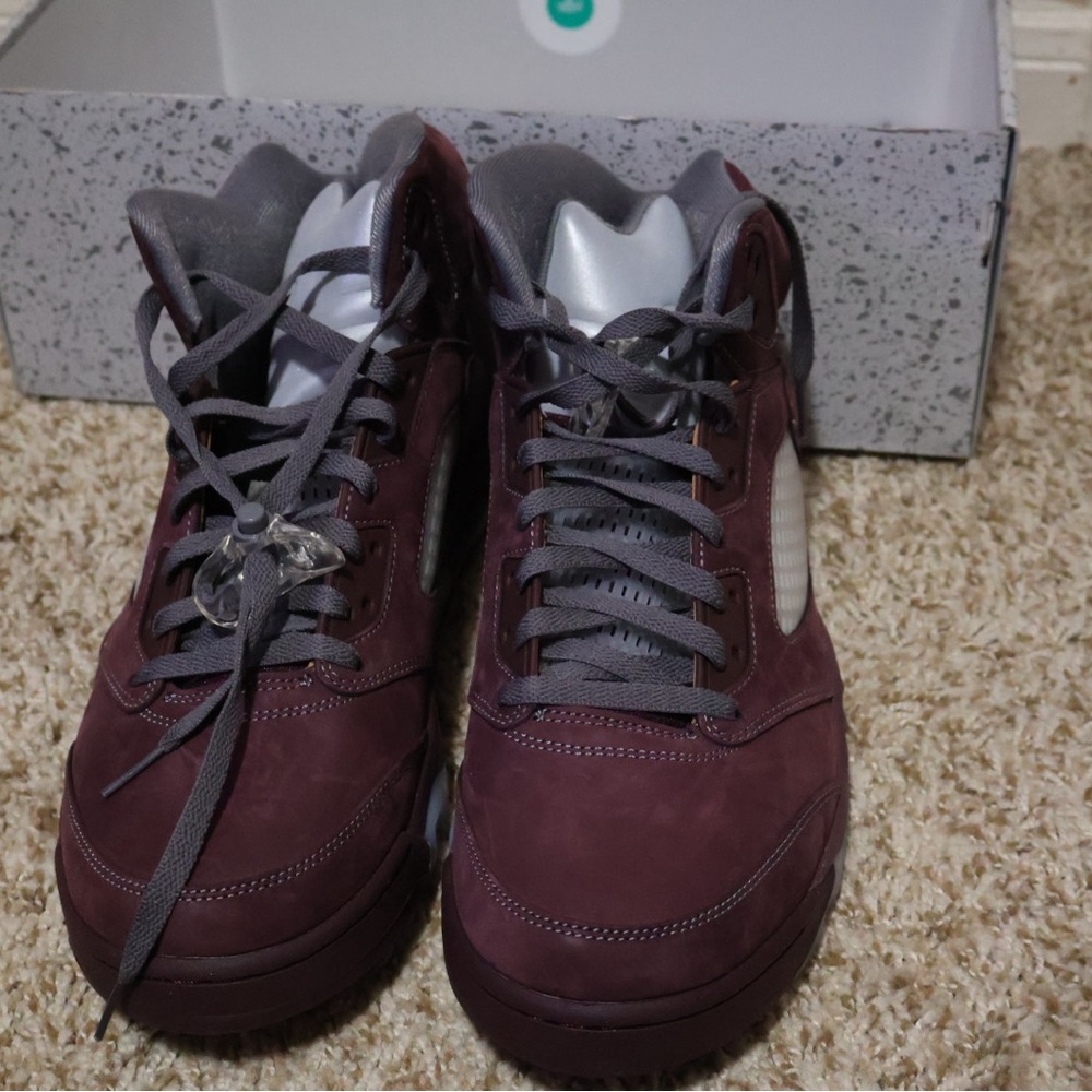 Jordan 5 burgundy deadstock